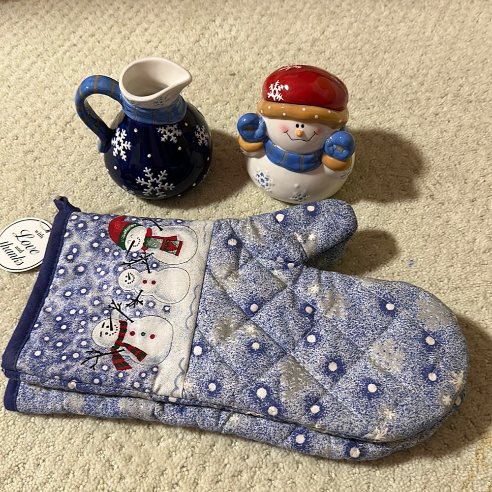 Holiday Joy Milk, Sugar and Oven Mitts Set